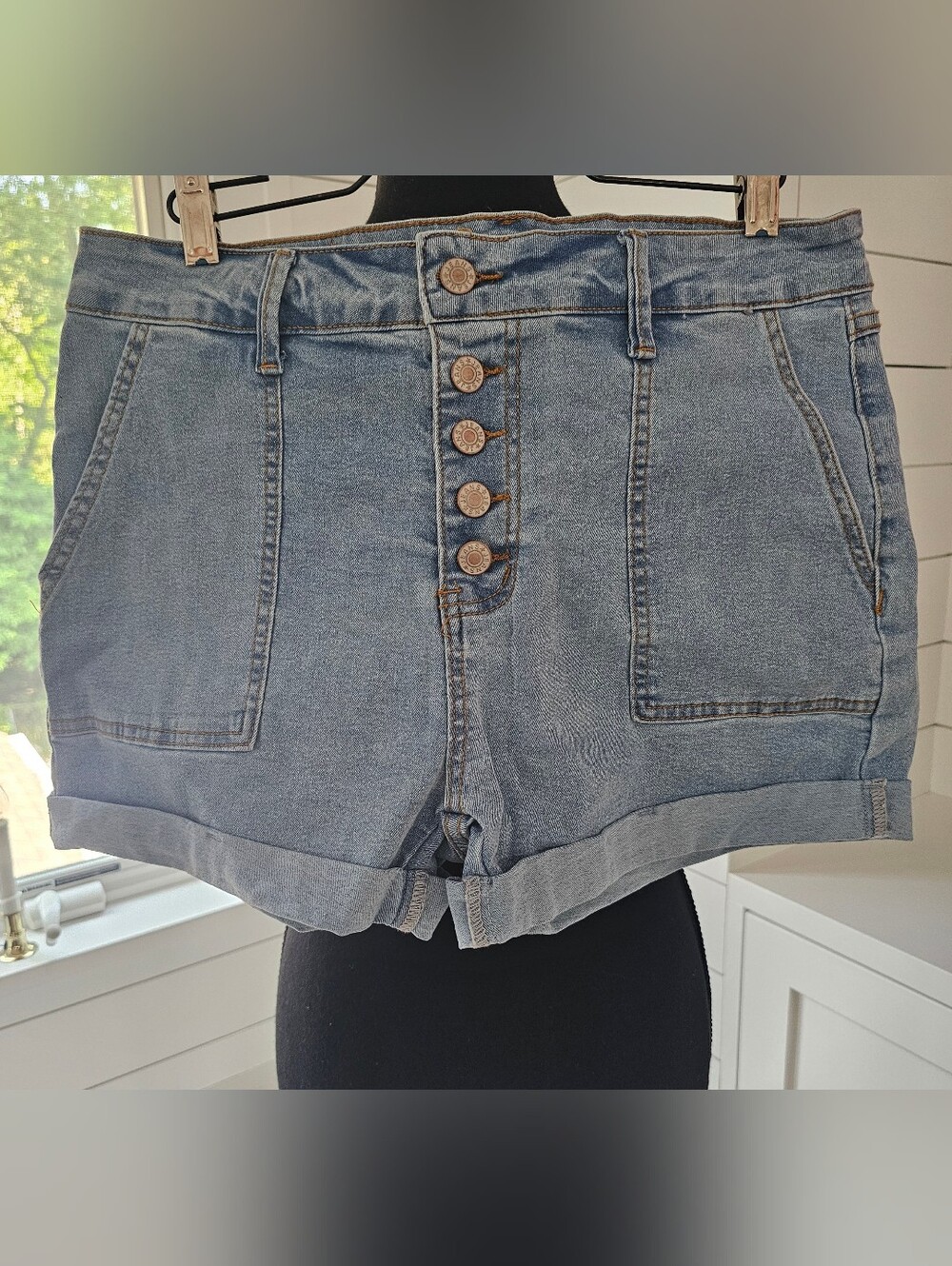 Fashion Denim High-Waist Button-Front Denim Shorts - Light Blue